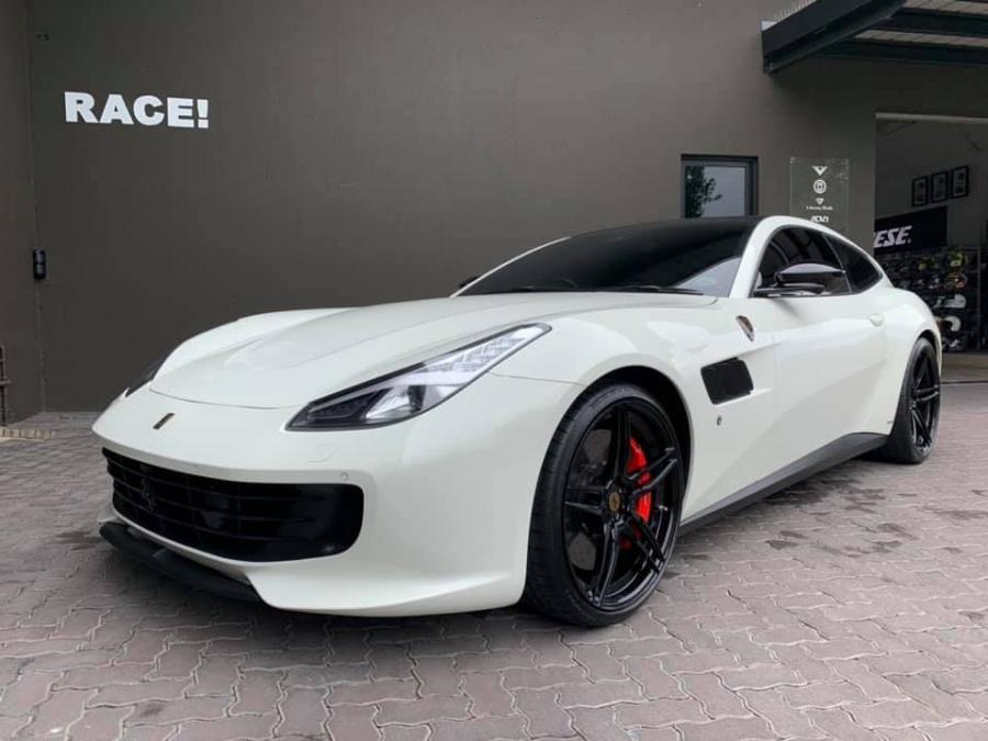  Ferrari GTC4Lusso T by RACE! 2019 года  (фото 1 из 13)